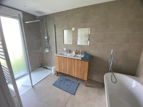 Koupelna v ubytování B&B Sangatte-Calais - Terrasse vue Mer - 2 min à pied de la plage