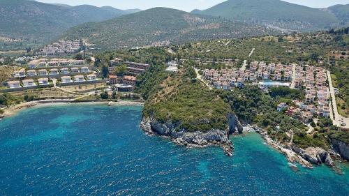 an aerial view of a small island in the ocean at Denize sıfır benzersiz villa in Kusadası