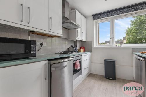 Gallery image of Parea Living - Cosy Flat with Skyline Views beside Canary Wharf in London