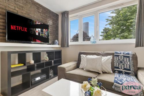Gallery image of Parea Living - Cosy Flat with Skyline Views beside Canary Wharf in London