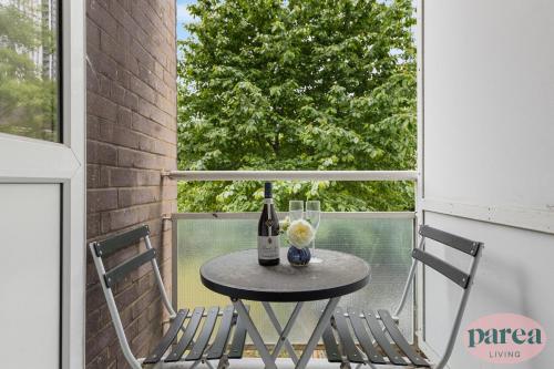 Gallery image of Parea Living - Cosy Flat with Skyline Views beside Canary Wharf in London