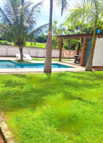 Kolam renang di atau dekat dengan Casa com piscina e muita tranquilidade