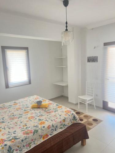 a bedroom with a bed and a chair in it at Azra evleri in Datca