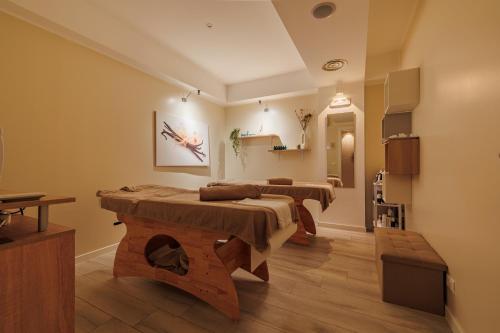 a room with three beds in a room at Marina di Petrolo Hotel & SPA in Castellammare del Golfo