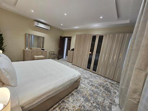 الشقق الفاخرة Modern Apartments of 3 Bedrooms 5 minutes to Haram