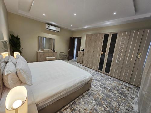 الشقق الفاخرة Modern Apartments of 3 Bedrooms 5 minutes to Haram