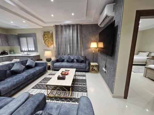 الشقق الفاخرة Modern Apartments of 3 Bedrooms 5 minutes to Haram