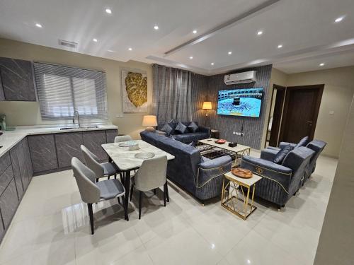 الشقق الفاخرة Modern Apartments of 3 Bedrooms 5 minutes to Haram