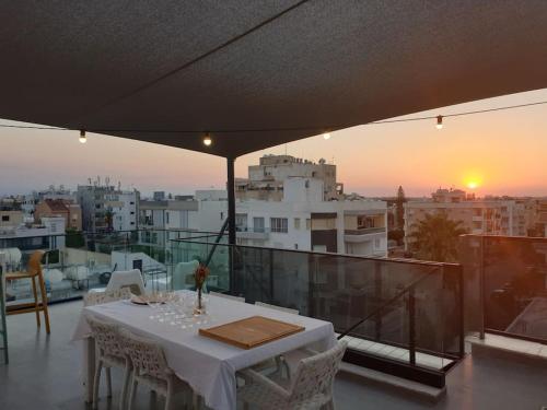 Μπαλκόνι ή βεράντα στο PROTEA RESIDENCE with private terrace
