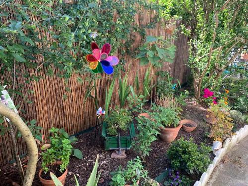 Photo de la galerie de l'établissement Chambre privée dans une maison avec jardin, à Saint-Leu-la-Forêt