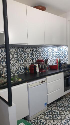 Photo de la galerie de l'établissement Chambre privée dans une maison avec jardin, à Saint-Leu-la-Forêt