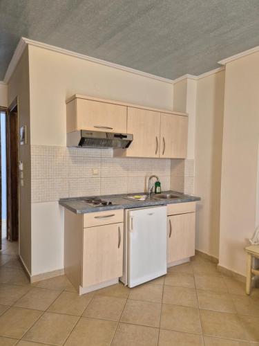 Η κουζίνα ή μικρή κουζίνα στο Vrachos Beach Hotel