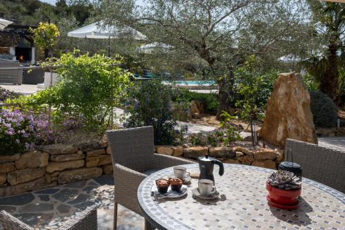 Κήπος έξω από το Casa de Olivos - Unique Apartments - Adult Only