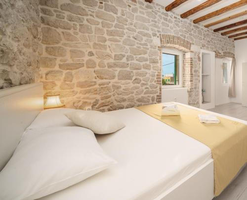 Кровать или кровати в номере Šibenik Style Suites