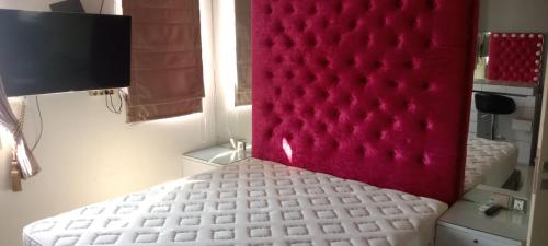 Ένα ή περισσότερα κρεβάτια σε δωμάτιο στο Surabaya Apartment