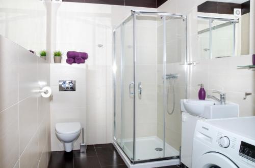 a bathroom with a shower and a toilet and a sink at Apartament Studio 1c in Władysławowo