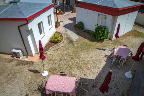 an overhead view of a backyard with chairs and a house at Residence Eden in Comacchio