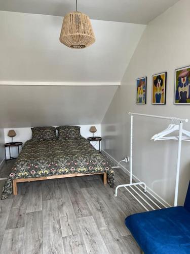 Ένα ή περισσότερα κρεβάτια σε δωμάτιο στο Maison à Beaune Les Zazouilles