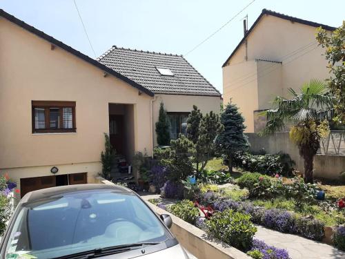 Charmante maison à 30 minutes de Paris - Charming house with garden 30 minutes from Paris