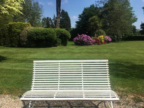 Κήπος έξω από το Stay at The lodge set in the grounds of a beautiful Manor House