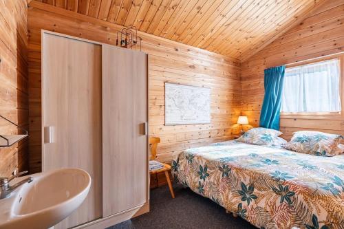 Postel nebo postele na pokoji v ubytování Chalet 16 pâquerette