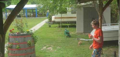 Zahrada ubytování AUTO CAMP DRINA-Crnča