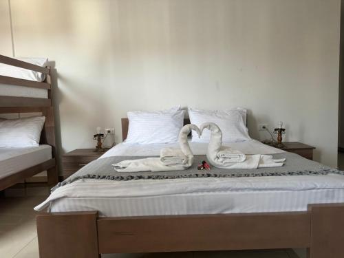 Una cama o camas en una habitación de Hotel Palace Struga