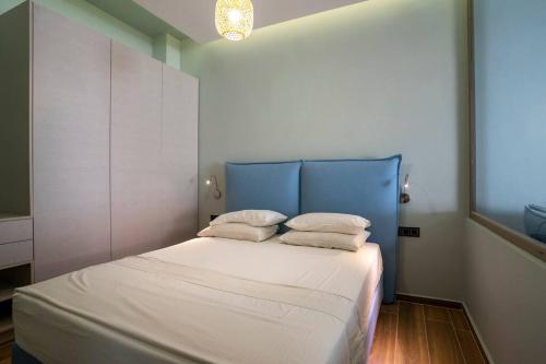 Postel nebo postele na pokoji v ubytování Oinousios