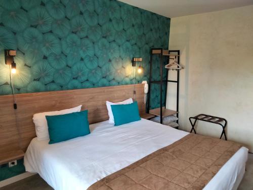 Ένα ή περισσότερα κρεβάτια σε δωμάτιο στο Hotel Au Sans Souci