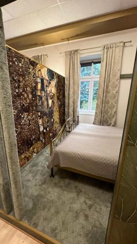 a bed in a room with a window at Appartment Rosengarten in Baden