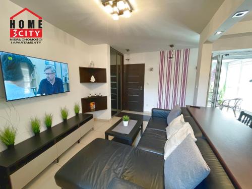 Televízia a/alebo spoločenská miestnosť v ubytovaní Home3city Violet