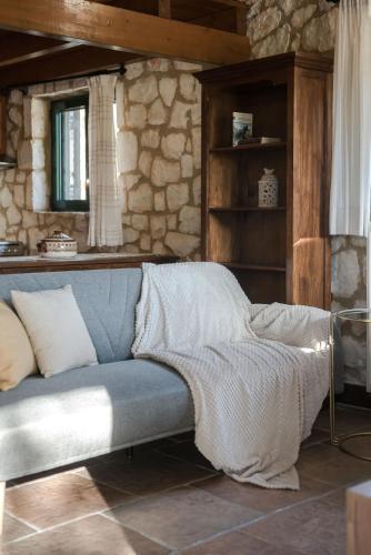 Gallery image of Woodstone Cottage in Alikanas