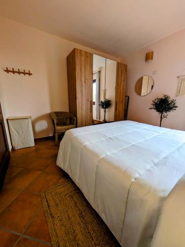 Ένα ή περισσότερα κρεβάτια σε δωμάτιο στο Olivastro Apartment Murta Maria
