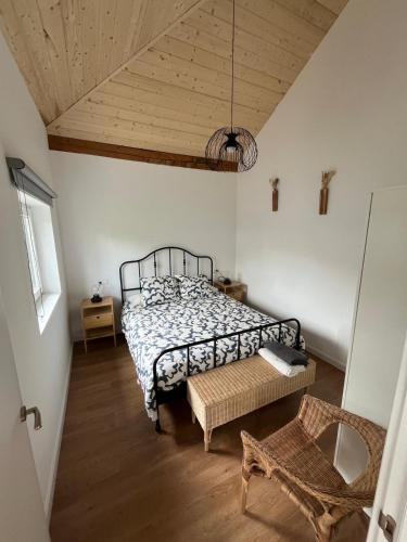 a bedroom with a bed and a chair in it at EL RINCÓN DEL NÓMADA in San Emiliano