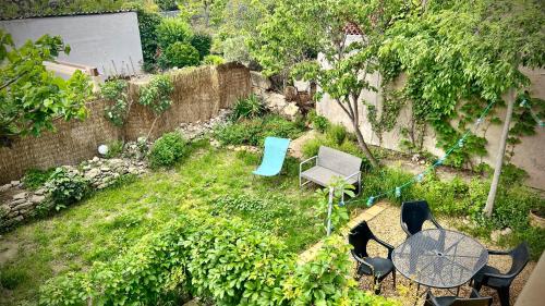 Maison de village avec jardin à 3 km des plages.