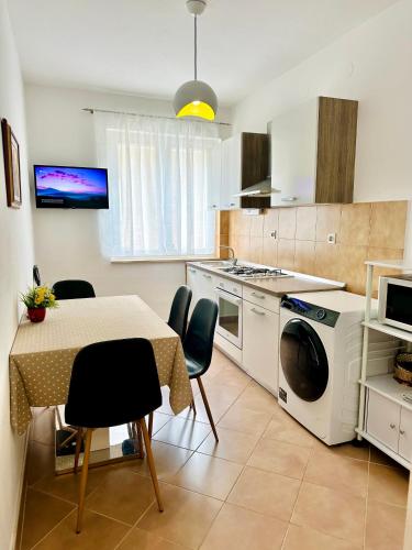 Spacious family apartment near the beach