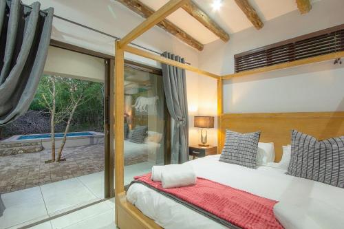 Postel nebo postele na pokoji v ubytování Cheetah Plateau