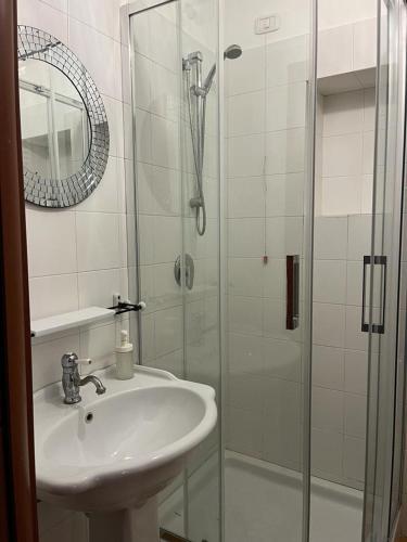 CK Rooms tesisinde bir banyo