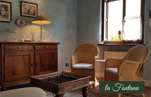 a living room with two chairs and a coffee table at Il Borghetto Vacanze nei Mulini in Valeggio sul Mincio