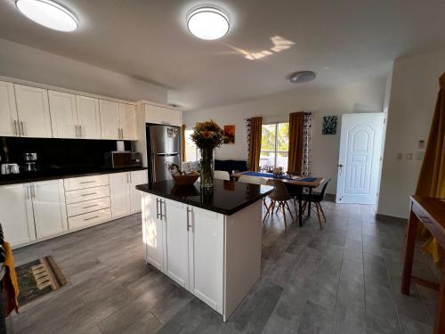 a kitchen with white cabinets and a black counter top at Apartamento Carey in Cabrera