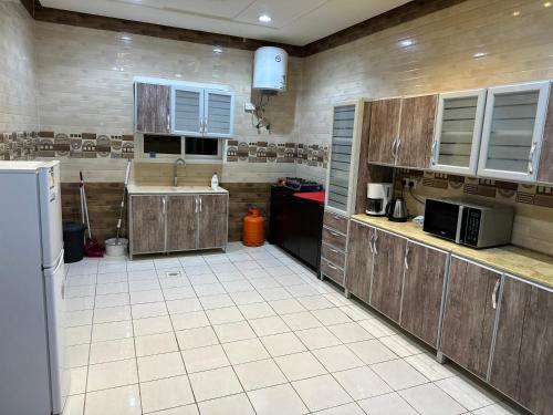 Kitchen o kitchenette sa شقق العارض (2)