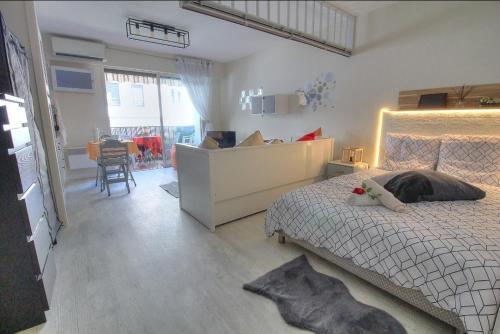 Studio tout confort, parking privé, terrasse et plage