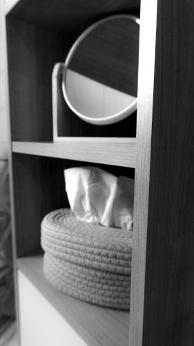 a shelf with a mirror and a pile of towels at (W)einHaus am See in Rust