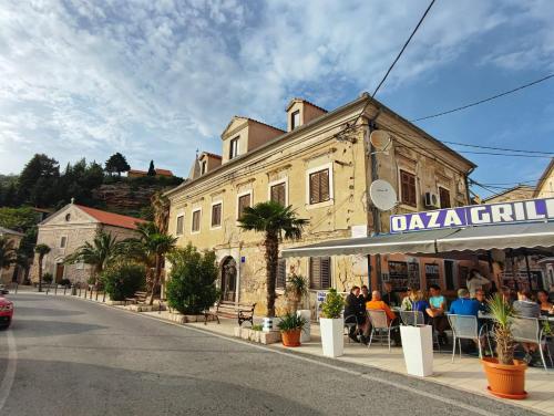 Το κτήριο όπου στεγάζεται  το διαμέρισμα