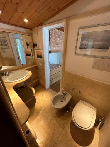 a bathroom with a toilet and a sink at La Casa nel Bosco in Capri