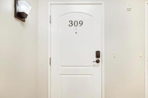 Φωτογραφία από το άλμπουμ του 2BR loft condo in downtown Johnson City σε Johnson City