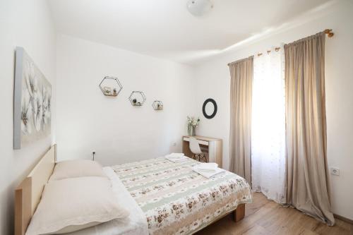 Gambar di galeri bagi Apartment Ante with Jacuzzi & Seaview di Rovanjska