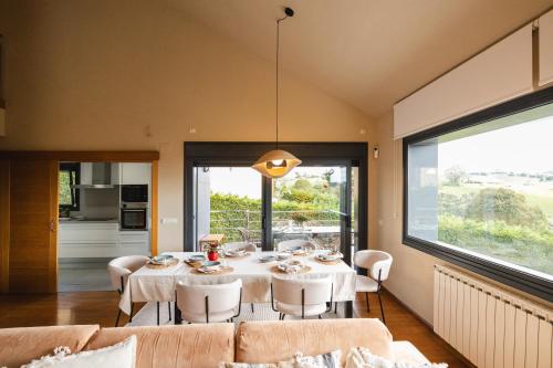 a dining room with a table and chairs at Casa Buena Vista in Candás