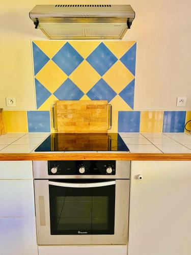 a kitchen with a counter with a stove top oven at Le Moun Mazet gîte rural 3 étoiles, CLIM, Nature, 6 personnes in Miramas