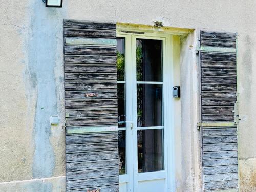 an open door of a window in a building at Le Moun Mazet gîte rural 3 étoiles, CLIM, Nature, 6 personnes in Miramas